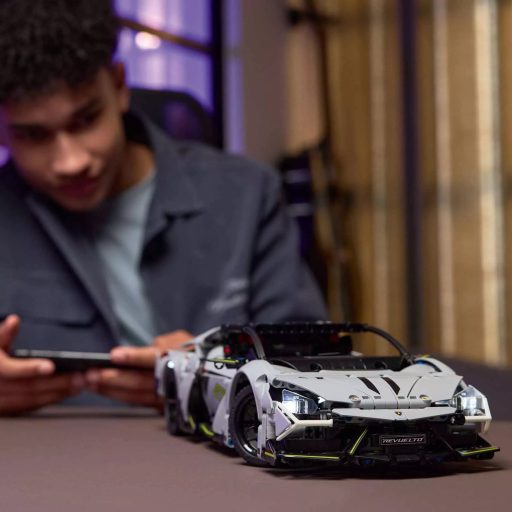 LEGO Technic (42214) - Lamborghini Revuelto szuper sportautó